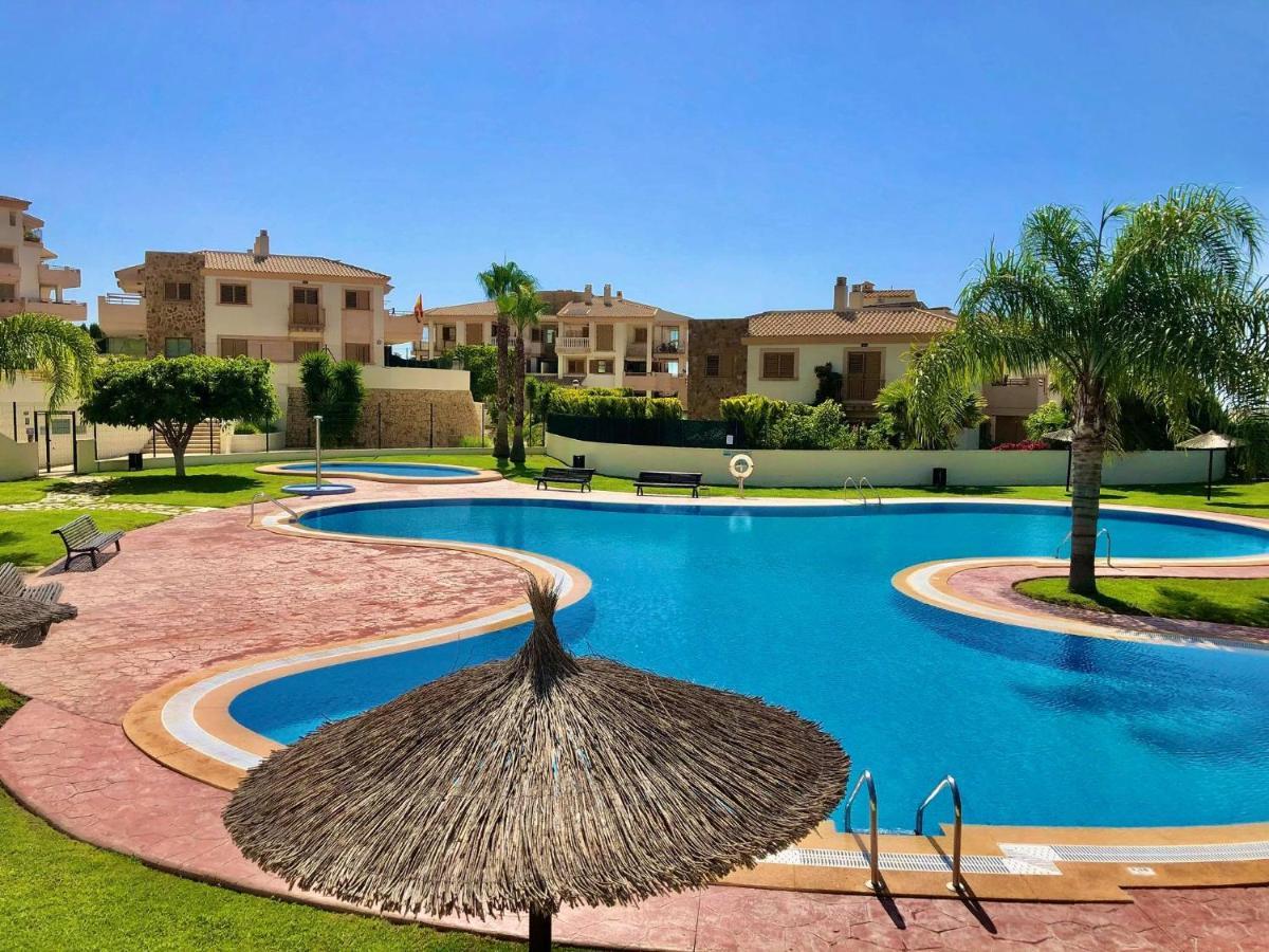 2 Bed Penthouse Apartment - Sea Views - Sleeps 4 Finestrat Bagian luar foto